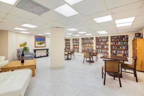 Condo in Hallandale Beach, Florida, 1 bedroom  № 2178774 - photo 23