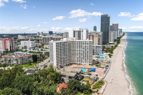 Condo in Hallandale Beach, Florida, 1 bedroom  № 2178774 - photo 29