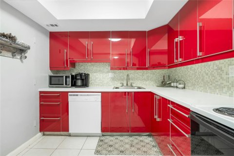 Condo in Hallandale Beach, Florida, 1 bedroom  № 2178774 - photo 5