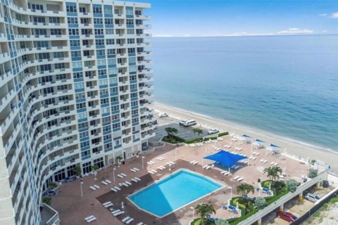 Condo in Hallandale Beach, Florida, 1 bedroom  № 2178774 - photo 18