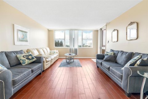 Condo in Hallandale Beach, Florida, 1 bedroom  № 2178774 - photo 8