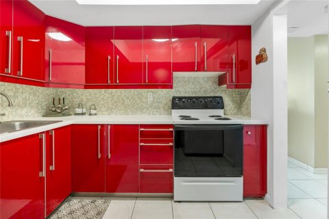 Condo in Hallandale Beach, Florida, 1 bedroom  № 2178774 - photo 4