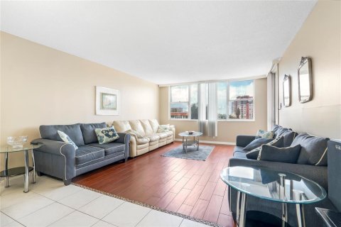 Condo in Hallandale Beach, Florida, 1 bedroom  № 2178774 - photo 6