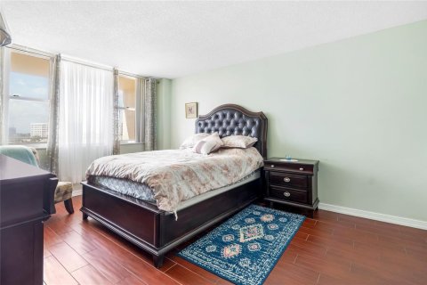 Condo in Hallandale Beach, Florida, 1 bedroom  № 2178774 - photo 12