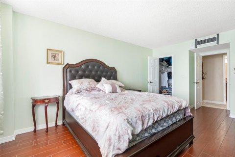 Condo in Hallandale Beach, Florida, 1 bedroom  № 2178774 - photo 13