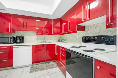 Condo in Hallandale Beach, Florida, 1 bedroom  № 2178774 - photo 3