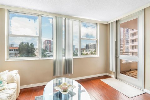 Condo in Hallandale Beach, Florida, 1 bedroom  № 2178774 - photo 10