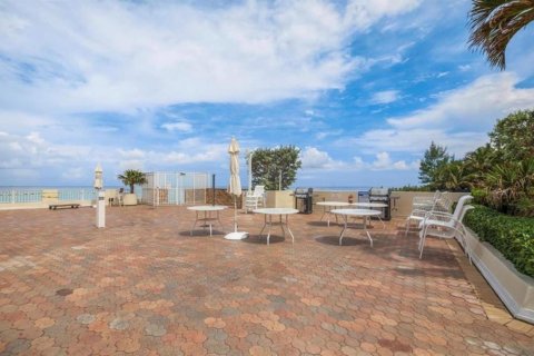 Condo in Hallandale Beach, Florida, 1 bedroom  № 2178774 - photo 25