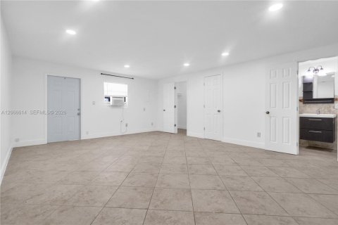 Villa ou maison à louer à Fort Lauderdale, Floride: 45.52 m2 № 2286382 - photo 12