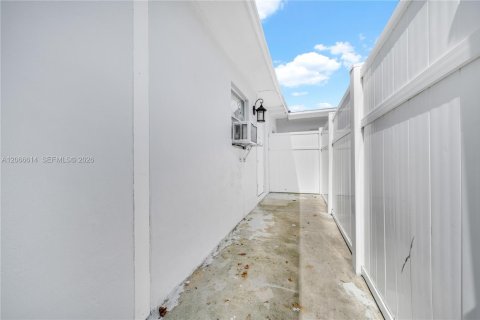 Villa ou maison à louer à Fort Lauderdale, Floride: 45.52 m2 № 2286382 - photo 9