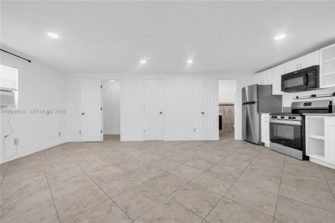 Villa ou maison à louer à Fort Lauderdale, Floride: 45.52 m2 № 2286382 - photo 16