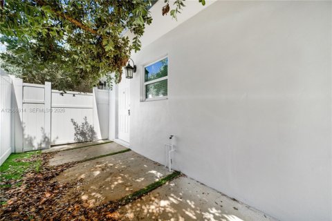 Villa ou maison à louer à Fort Lauderdale, Floride: 45.52 m2 № 2286382 - photo 2