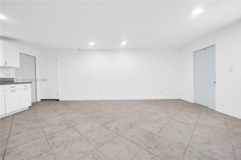 Villa ou maison à louer à Fort Lauderdale, Floride: 45.52 m2 № 2286382 - photo 6