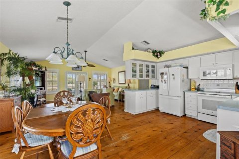Villa ou maison à vendre à Weeki Wachee, Floride: 2 chambres, 107.77 m2 № 2310452 - photo 12