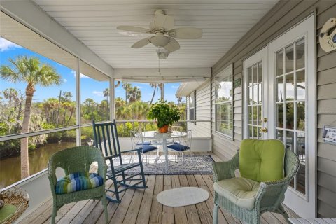 Villa ou maison à vendre à Weeki Wachee, Floride: 2 chambres, 107.77 m2 № 2310452 - photo 23