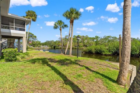 Villa ou maison à vendre à Weeki Wachee, Floride: 2 chambres, 107.77 m2 № 2310452 - photo 30