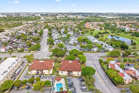 Condo in Miami, Florida, 2 bedrooms  № 1964227 - photo 6