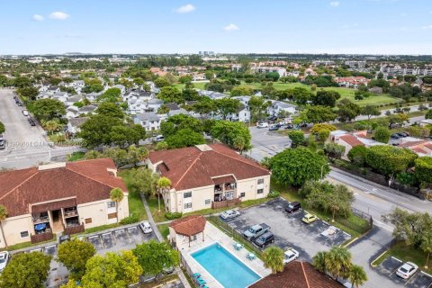 Condo in Miami, Florida, 2 bedrooms  № 1964227 - photo 2
