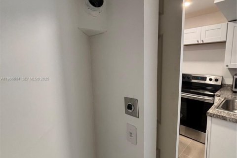Condo in Miami, Florida, 2 bedrooms  № 1964227 - photo 26