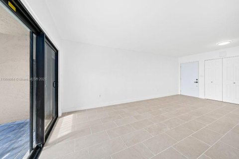 Condo in Miami, Florida, 2 bedrooms  № 1964227 - photo 18