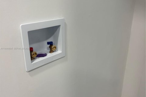 Condo in Miami, Florida, 2 bedrooms  № 1964227 - photo 25