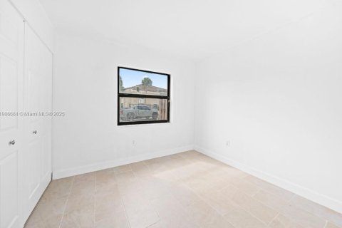 Condo in Miami, Florida, 2 bedrooms  № 1964227 - photo 16