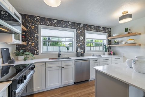 House in Tampa, Florida 3 bedrooms, 85.93 sq.m. № 1835887 - photo 11