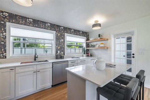 House in Tampa, Florida 3 bedrooms, 85.93 sq.m. № 1835887 - photo 9