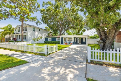 House in Tampa, Florida 3 bedrooms, 85.93 sq.m. № 1835887 - photo 2