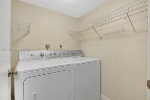 Condo in Miami, Florida, 2 bedrooms  № 1781624 - photo 16