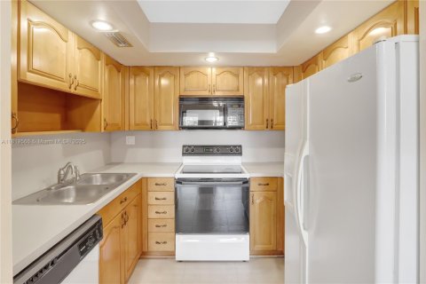 Condo in Miami, Florida, 2 bedrooms  № 1781624 - photo 4