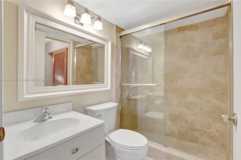 Condo in Miami, Florida, 2 bedrooms  № 1781624 - photo 13