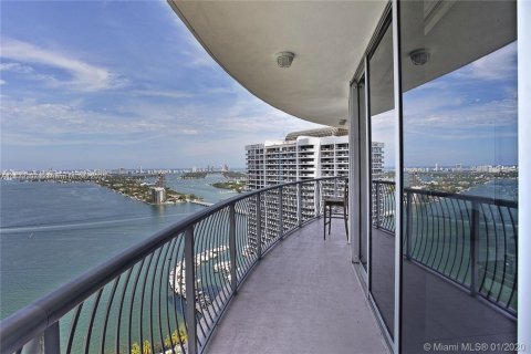 Copropriété à louer à Miami, Floride: 2 chambres, 97.36 m2 № 1981660 - photo 1