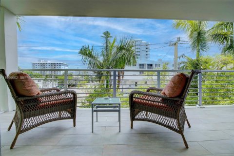 Снять в аренду таунхаус в Майами-Бич, Флорида 2 спальни, 124.95м2, № 2058995 - фото 26