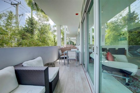 Снять в аренду таунхаус в Майами-Бич, Флорида 2 спальни, 124.95м2, № 2058995 - фото 25