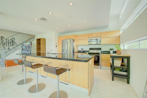 Снять в аренду таунхаус в Майами-Бич, Флорида 2 спальни, 124.95м2, № 2058995 - фото 7