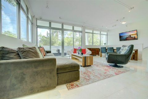 Снять в аренду таунхаус в Майами-Бич, Флорида 2 спальни, 124.95м2, № 2058995 - фото 10