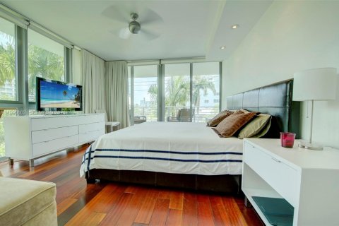 Снять в аренду таунхаус в Майами-Бич, Флорида 2 спальни, 124.95м2, № 2058995 - фото 22