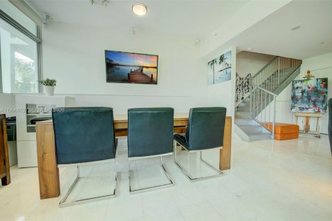 Снять в аренду таунхаус в Майами-Бич, Флорида 2 спальни, 124.95м2, № 2058995 - фото 11