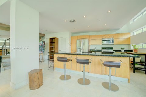 Снять в аренду таунхаус в Майами-Бич, Флорида 2 спальни, 124.95м2, № 2058995 - фото 6