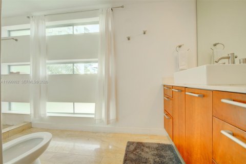 Снять в аренду таунхаус в Майами-Бич, Флорида 2 спальни, 124.95м2, № 2058995 - фото 21