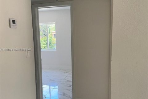 Commercial property in Miami, Florida 128.02 sq.m. № 1957564 - photo 4