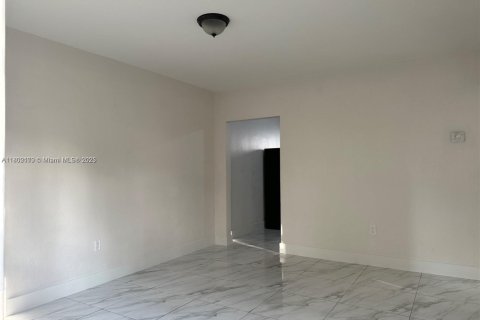 Commercial property in Miami, Florida 128.02 sq.m. № 1957564 - photo 12