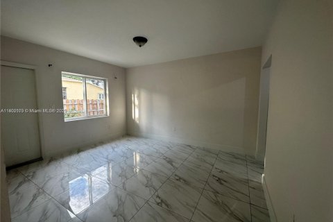 Commercial property in Miami, Florida 128.02 sq.m. № 1957564 - photo 14