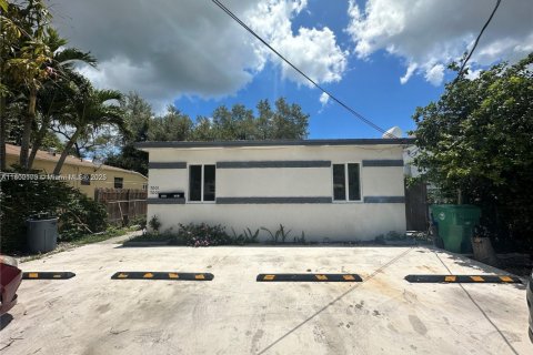 Commercial property in Miami, Florida 128.02 sq.m. № 1957564 - photo 2