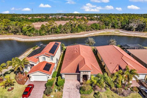 House in Venice, Florida 4 bedrooms, 225.01 sq.m. № 2239638 - photo 2