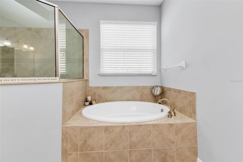 House in Venice, Florida 4 bedrooms, 225.01 sq.m. № 2239638 - photo 30