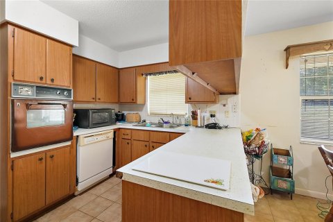 House in Lady Lake, Florida 4 bedrooms, 188.96 sq.m. № 1405297 - photo 7