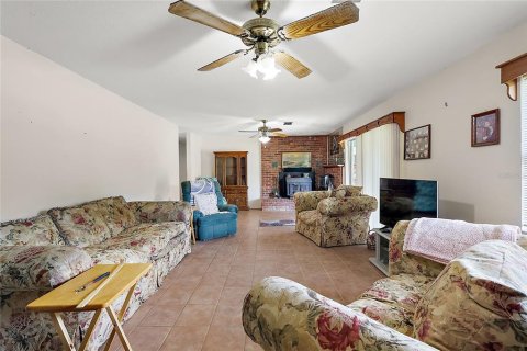 House in Lady Lake, Florida 4 bedrooms, 188.96 sq.m. № 1405297 - photo 12