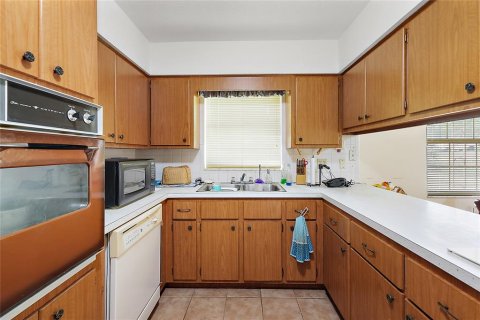 House in Lady Lake, Florida 4 bedrooms, 188.96 sq.m. № 1405297 - photo 8
